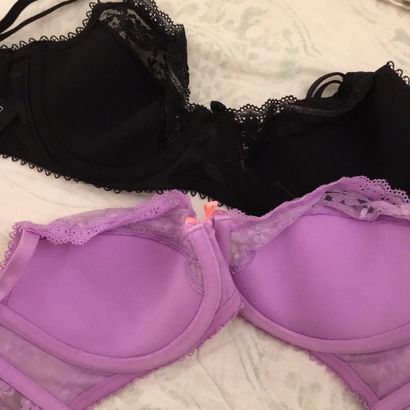 2 New VS Bras - Picture 2 of 2